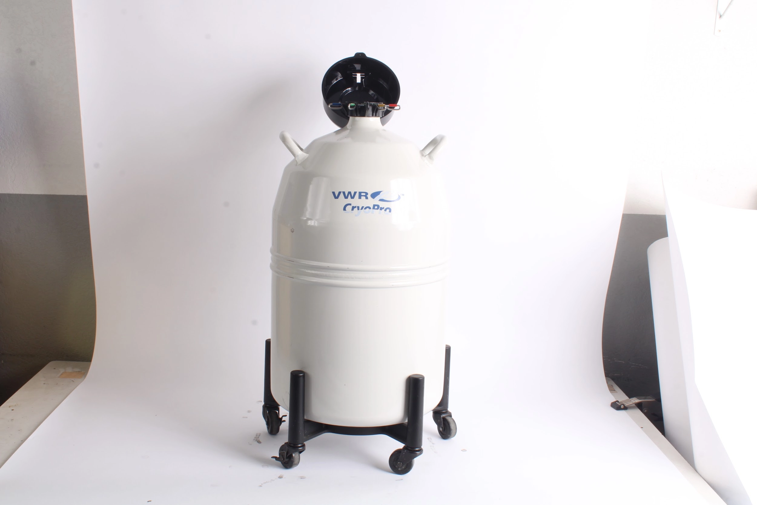 VWR CryoPro CC-2 Canister Storage Tank For Laboratory Use CC Series