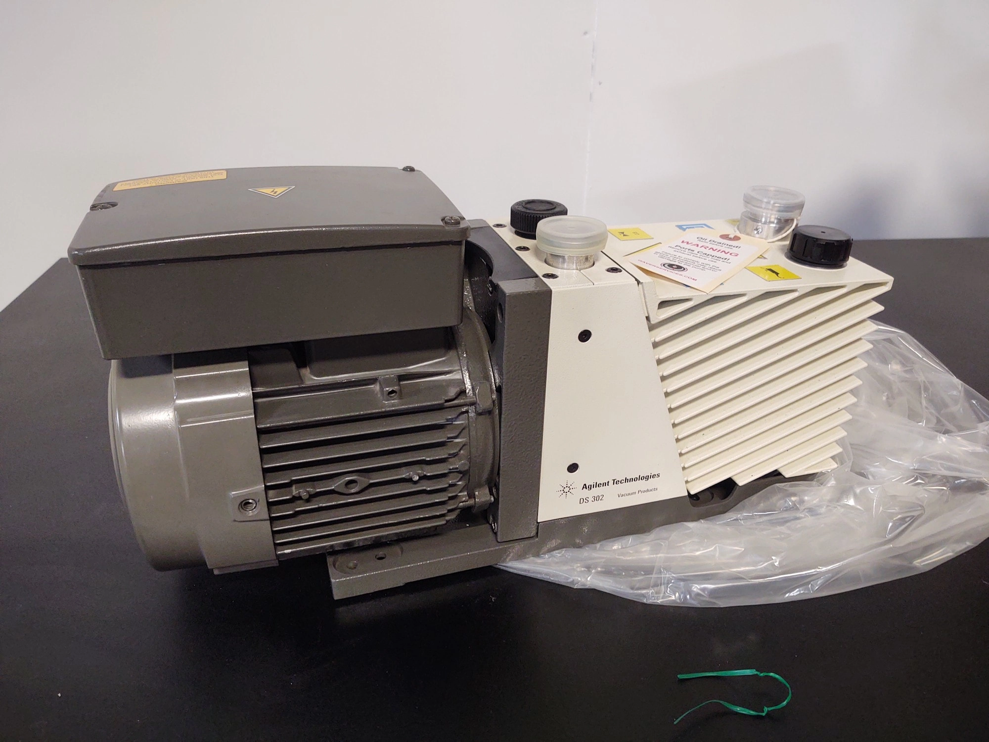 Agilent  DS 302 Dual Stage Rotary Vane Vacuum Pump - Refurbished