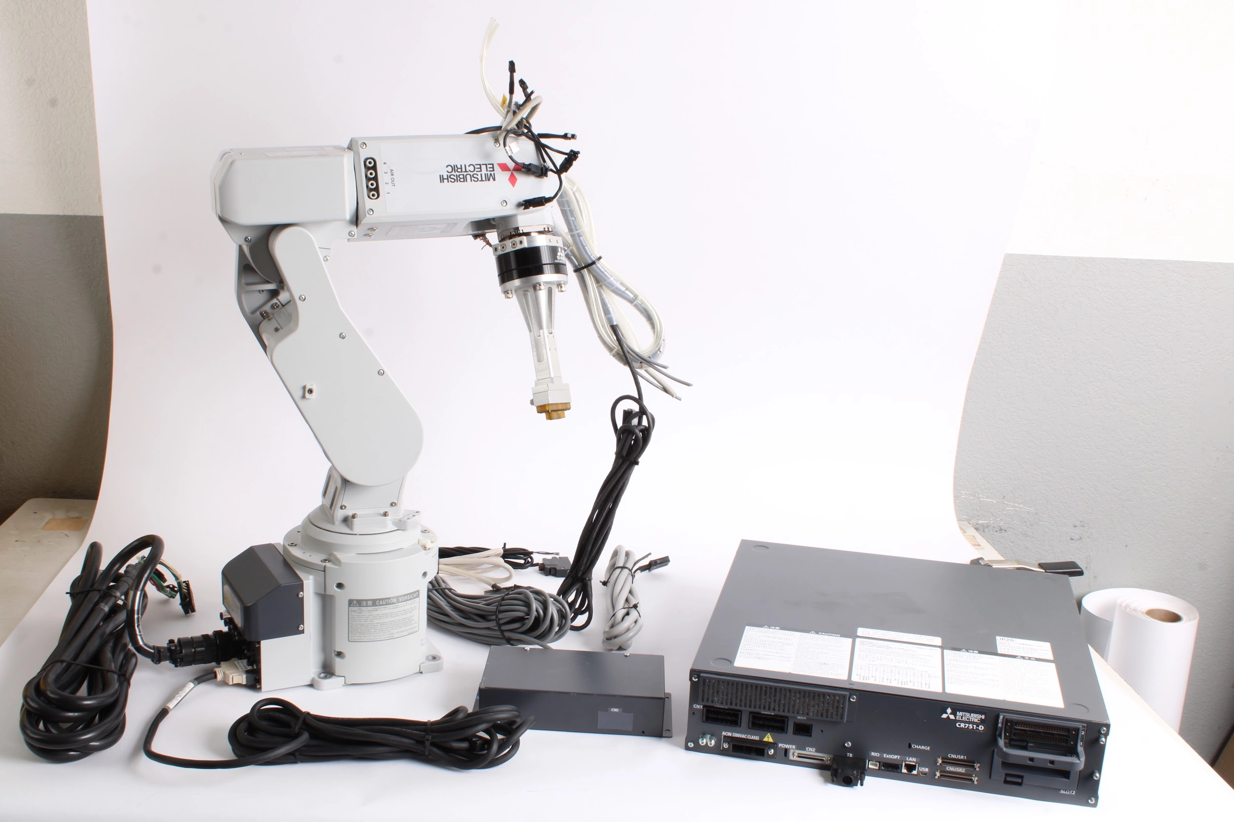 Mitsubishi RV-2F-1D-SA11 Robot Arm Mitsubishi CR751-02VD-0-SA11 Robot Controller