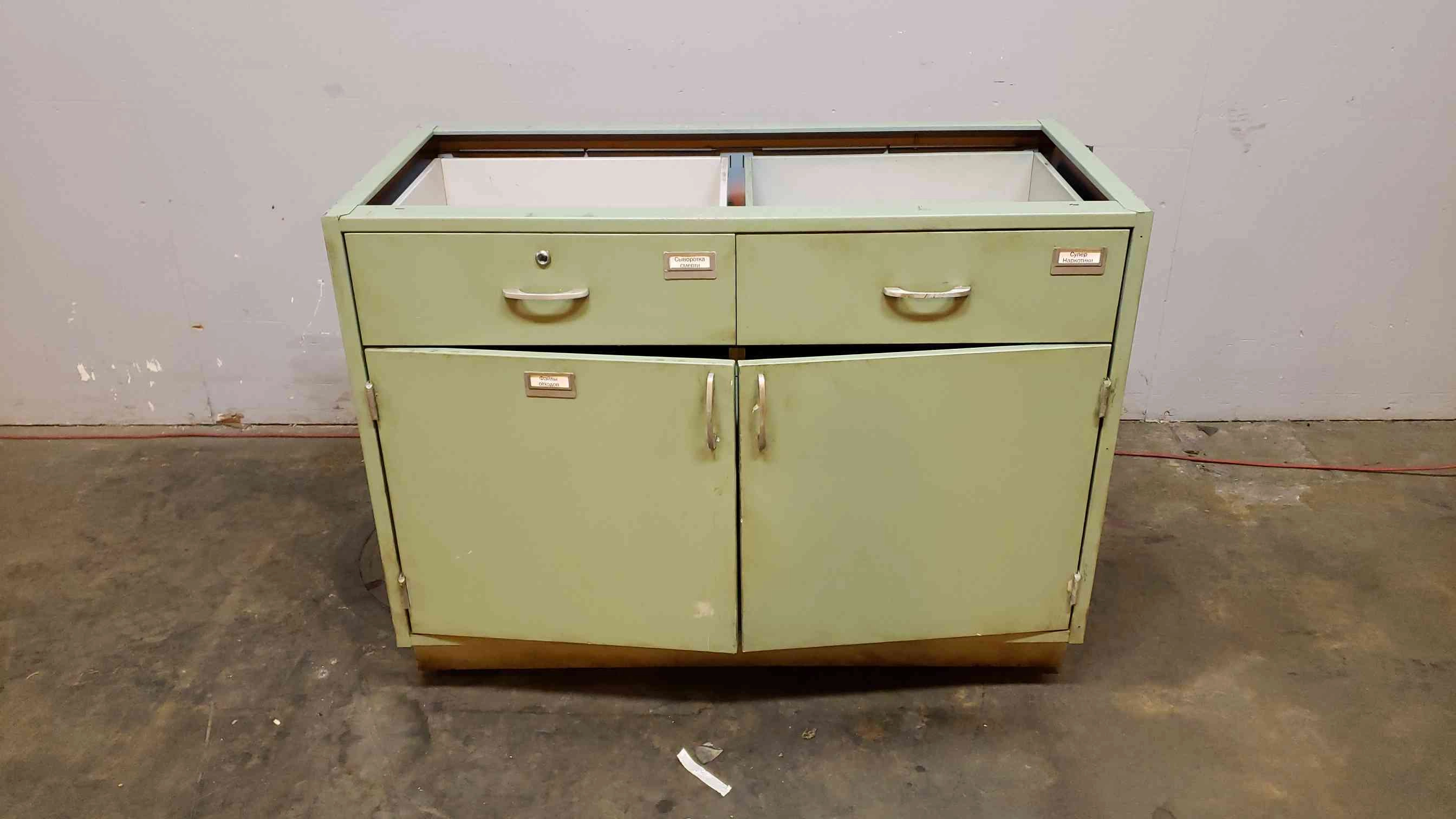 4' Green Kewaunee Casework W/ 2 Doors 2 Drawers(100998)