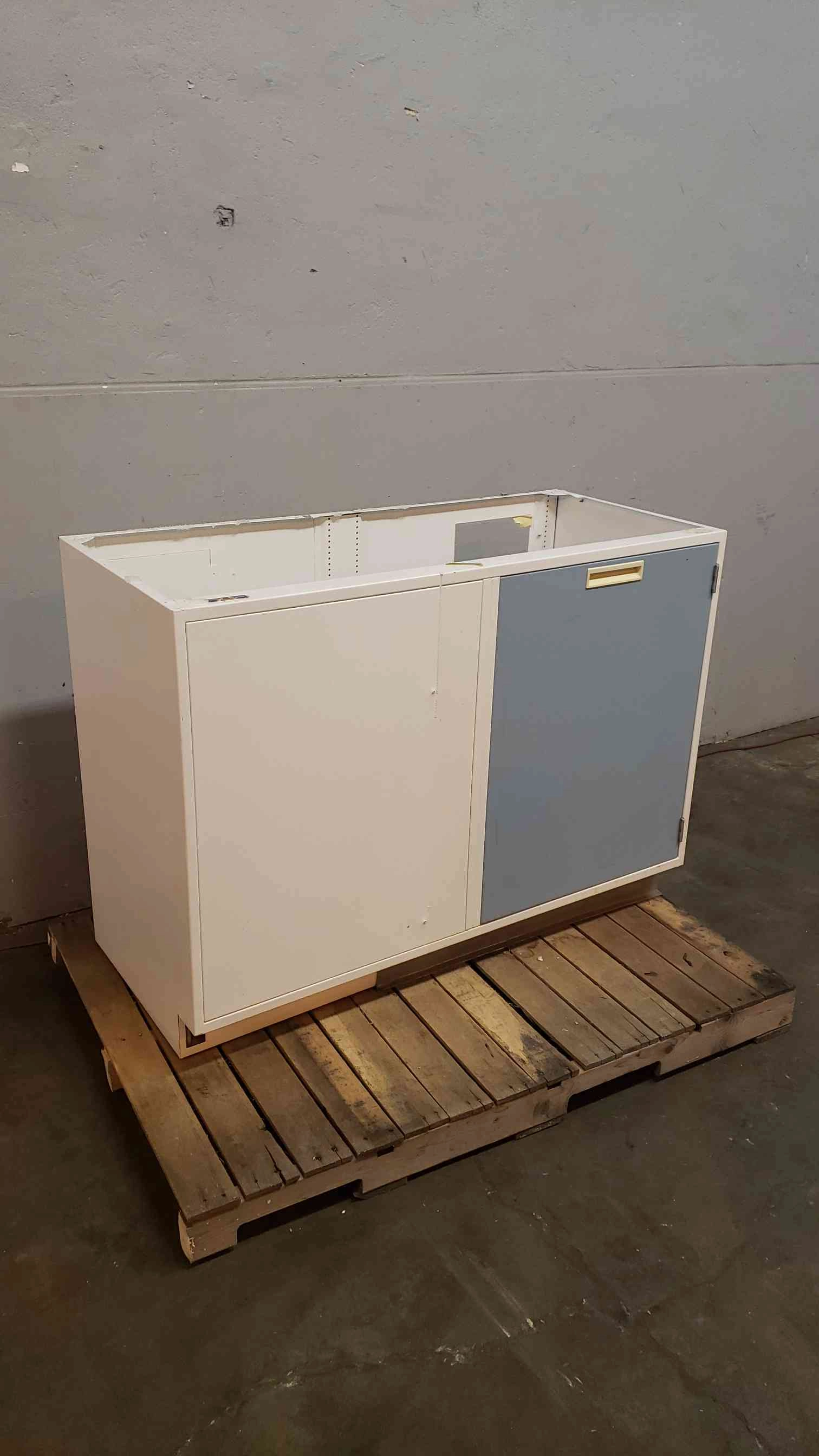 4' Fisher Hamilton Corner Casework W/ 1 Door(3871AA)