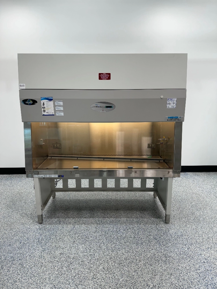 NuAire Labgard Class II Tpye A2 6' Biosafety Cabinet