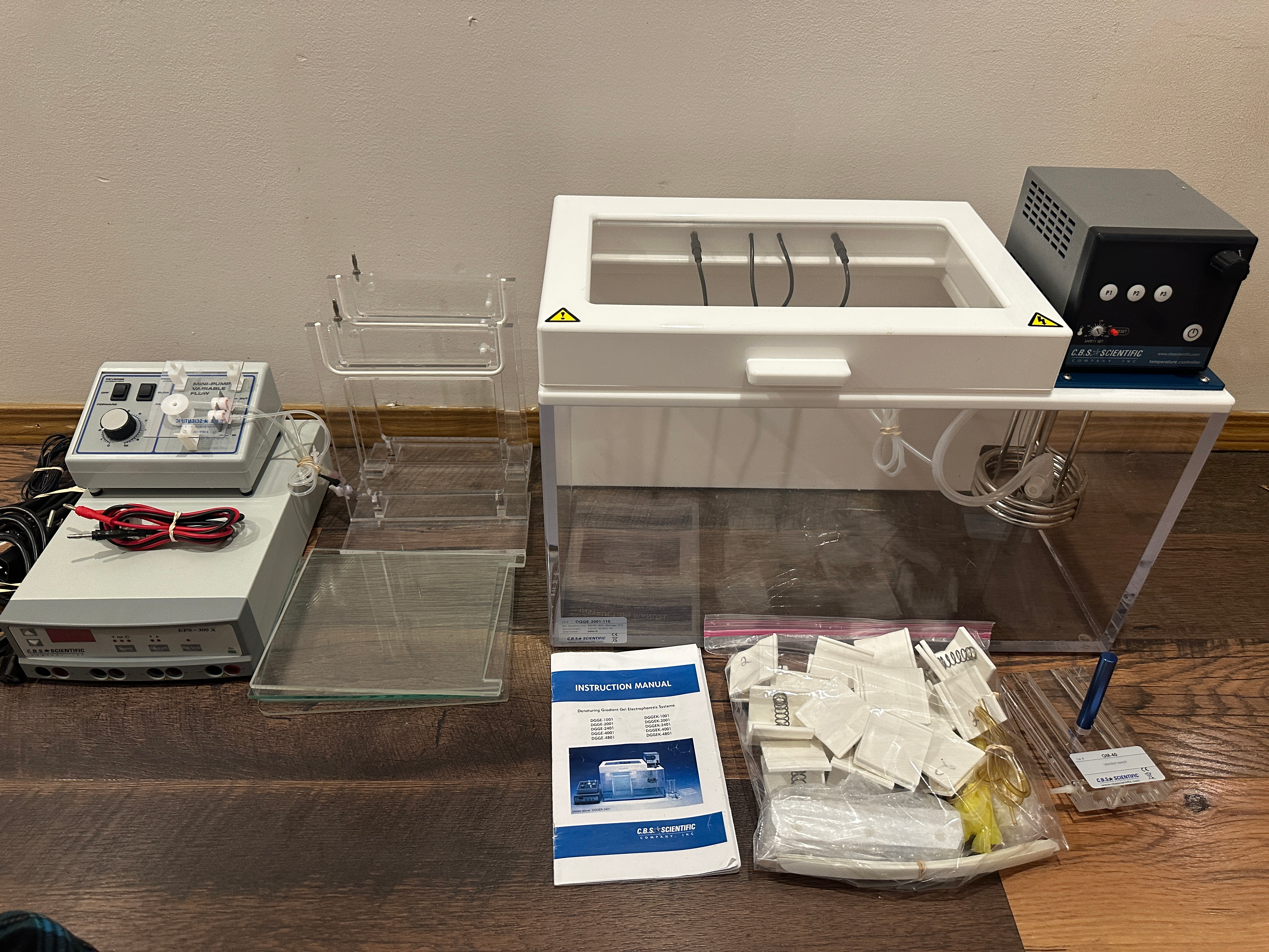 CBS Scientific DGGE-2001-110 DGG Gel Electrophoresis System - Complete - With Accessories