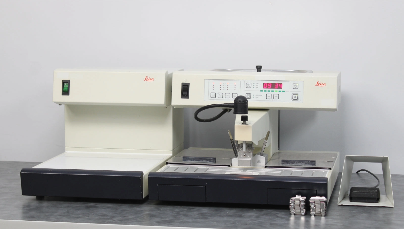 Leica EG1150H Tissue Embedding Center 038837689 w/ EG1150C Cold Plate 038838038