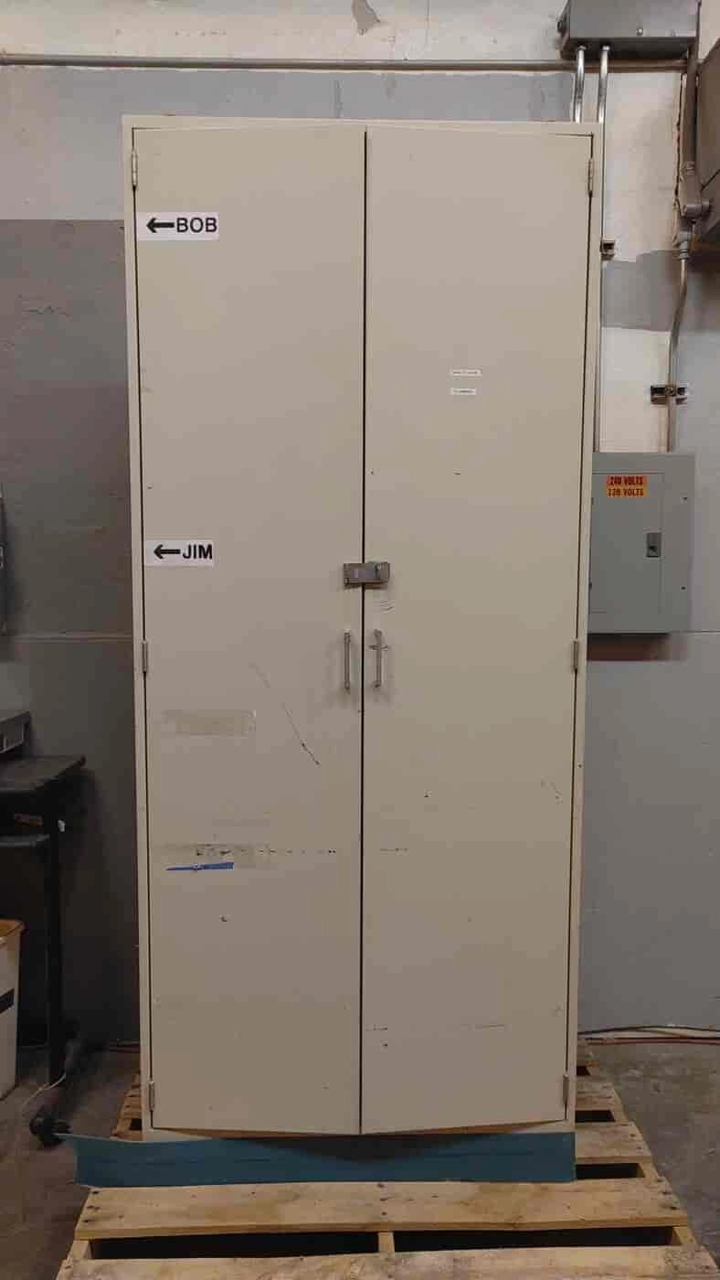 7' Tall Metal Storage Cabinet Lab 2/ Shelves (1634AA)(1634AA)