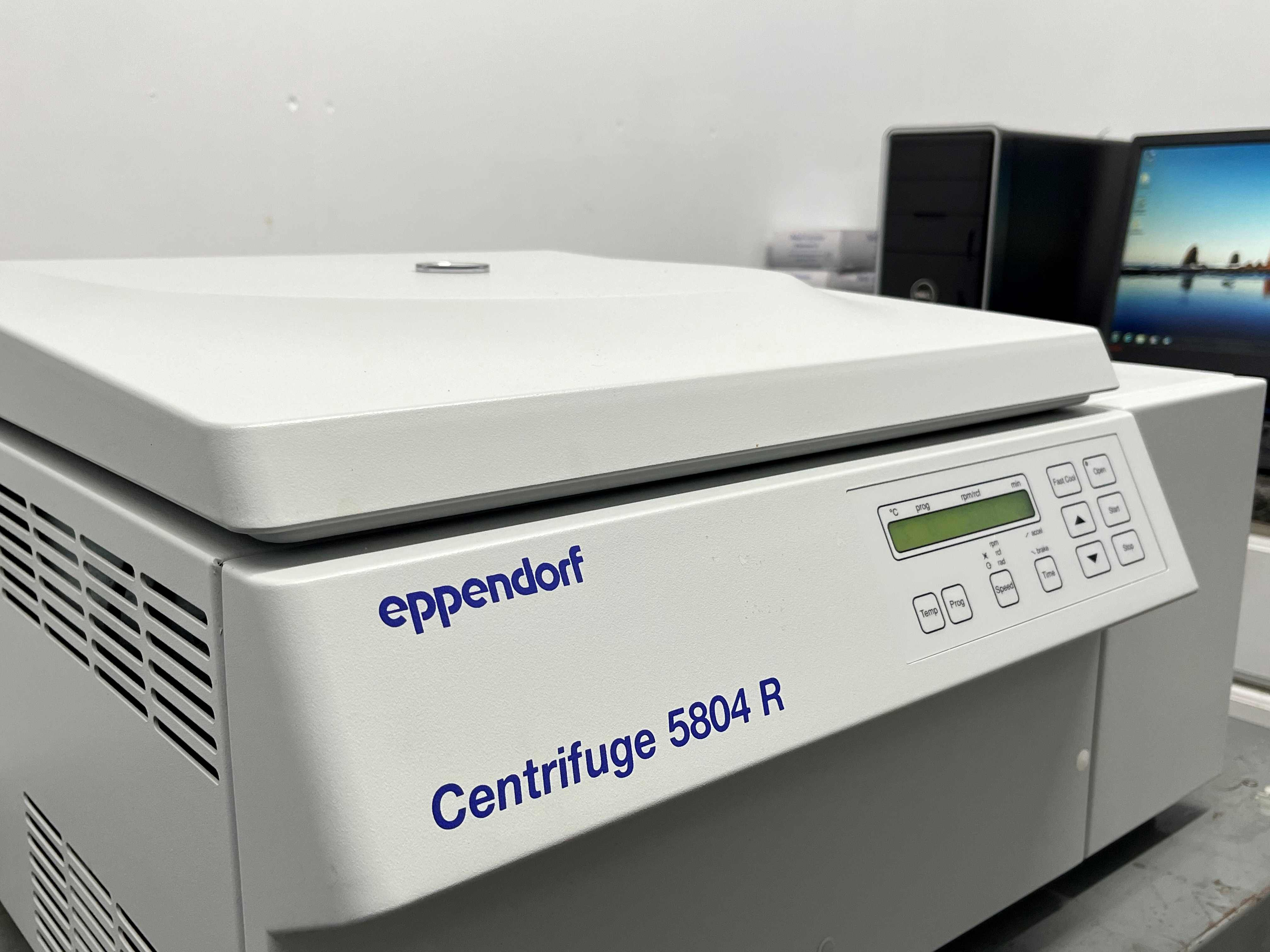 Fully Functional Eppendorf 5804R Refrigerated Centrifuge with T-60-11 Rotor