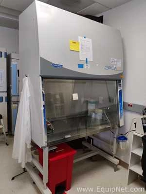 Lot 28 Listing# 1004175 Labconco Logic 302419100 Biosafety Cabinet