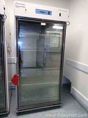 Thermo Scientific 3950 Reach In CO2 Incubator