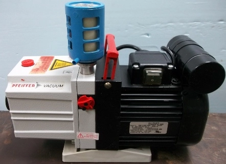 PFEIFFER VACUUM PUMP MODEL: DUO 25, NO: 21298219, M-NO: PK D41 062 D, D-35614 ASSIAR, S(N2): MAX 2