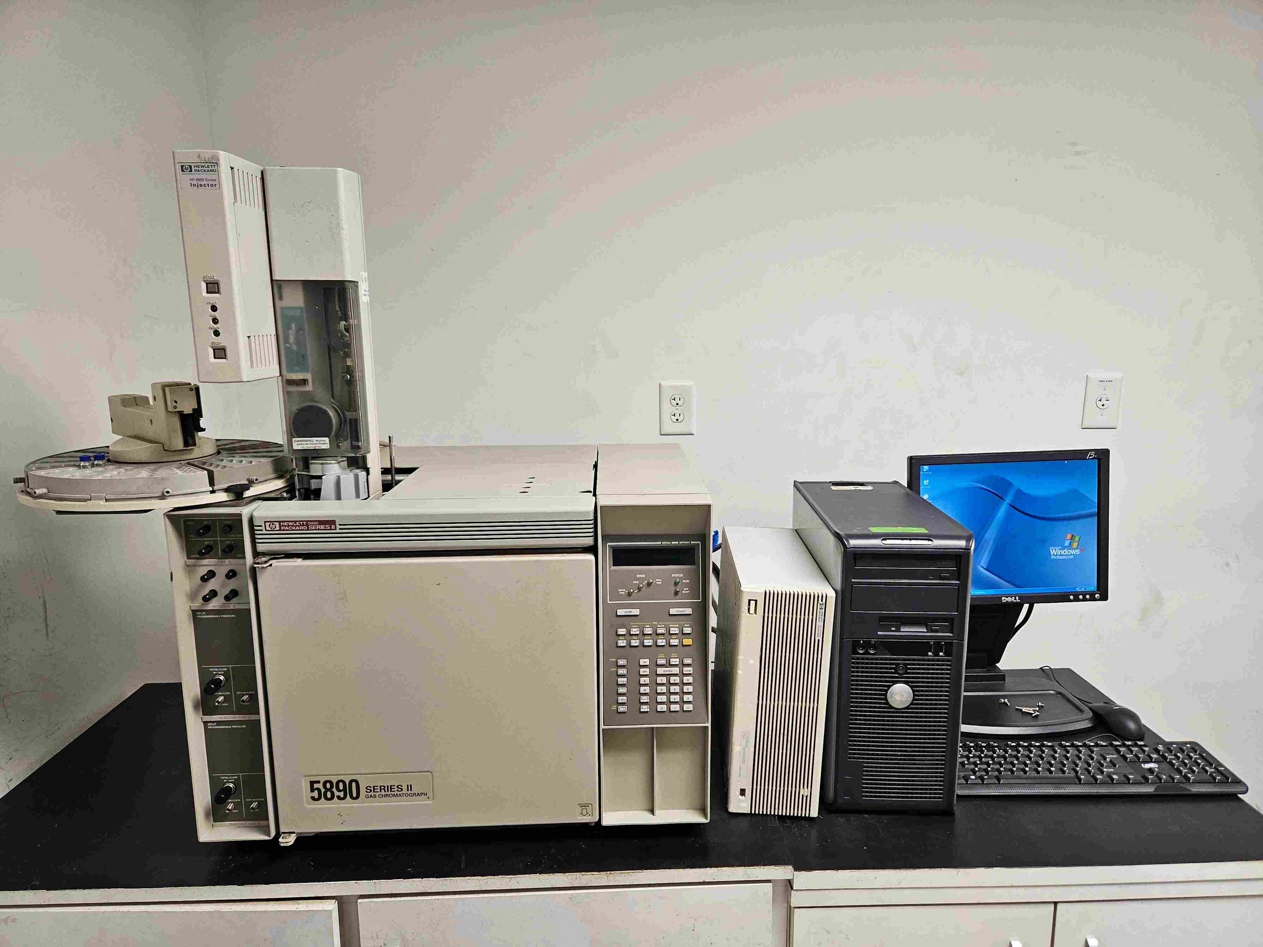 HP  5890 GC with (2) FID, (2) S/SL, Autosampler,  Tested, Working