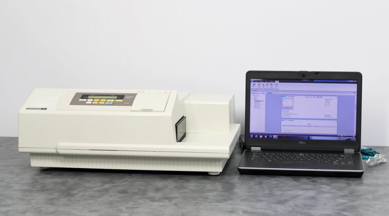 Molecular Devices SpectraMax M2 Multimode Cuvette Microplate Reader and Laptop