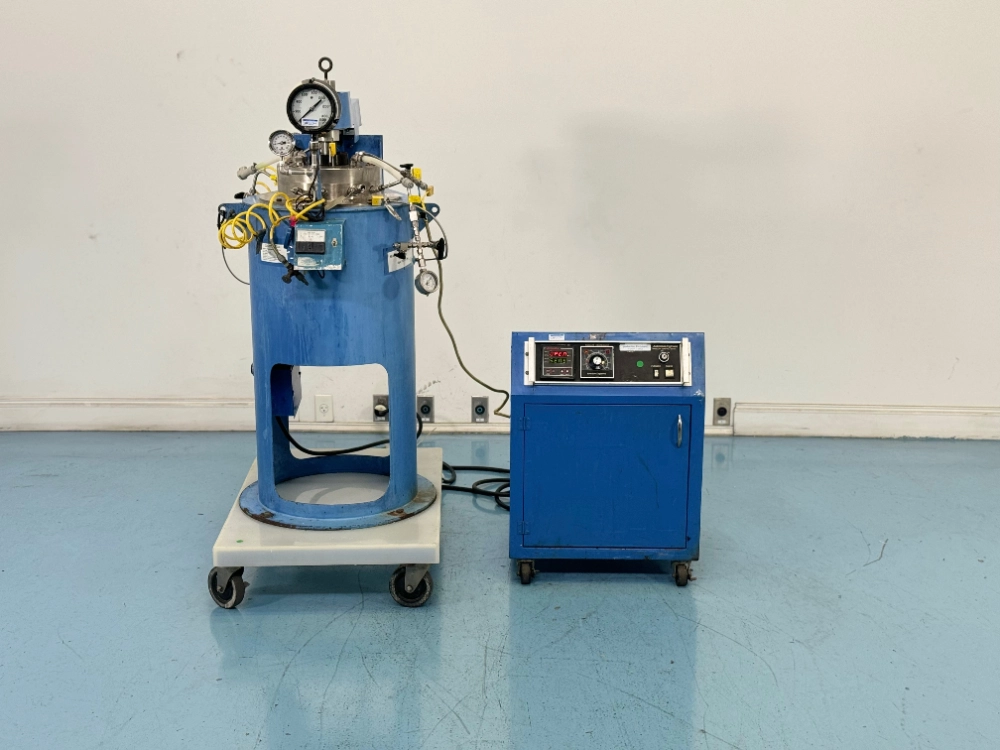 Autoclave Engineers Reactor w/ Controller