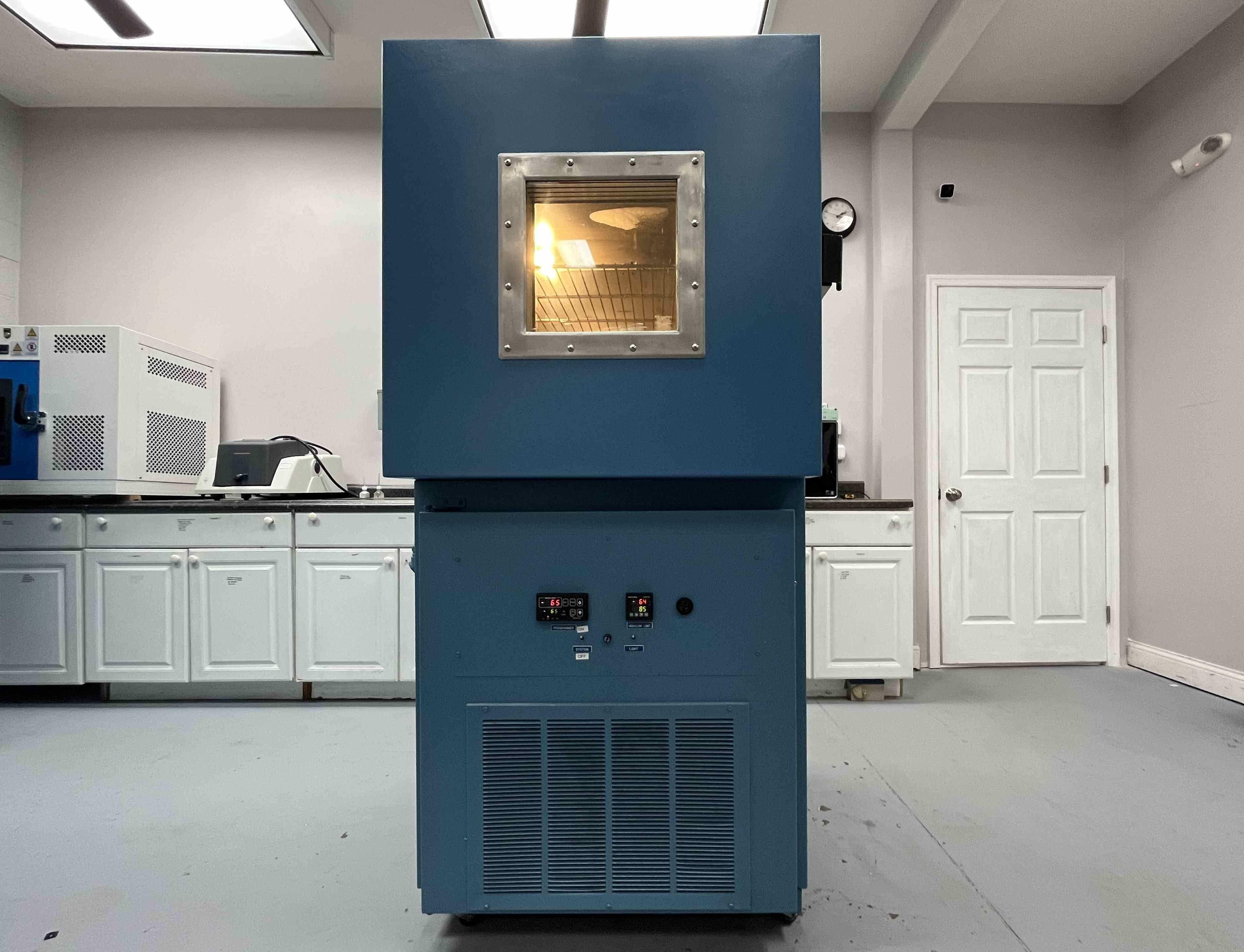 Environmental Chamber Thermotron S-8  (-70 to +170C) with 8 cu. ft Testing Space -Tested/Warranty