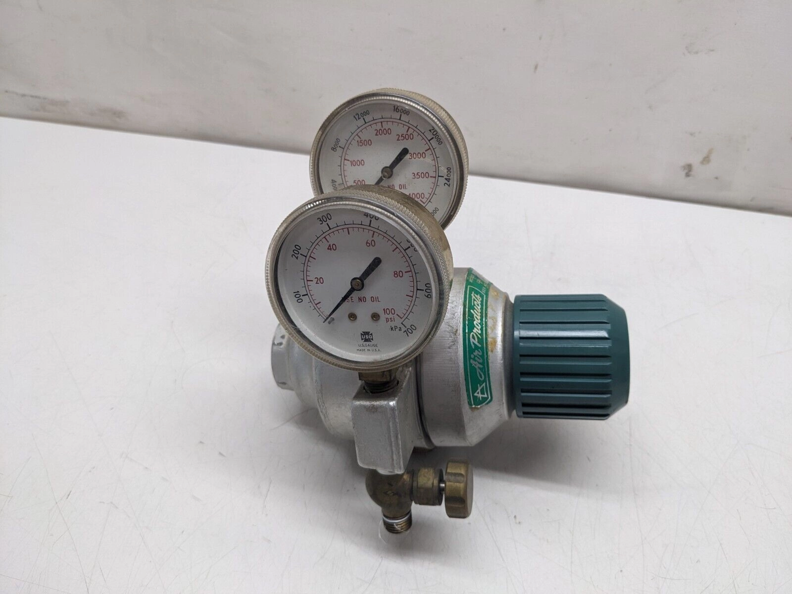Air Products 2221 HE Specialty Gas Regulator