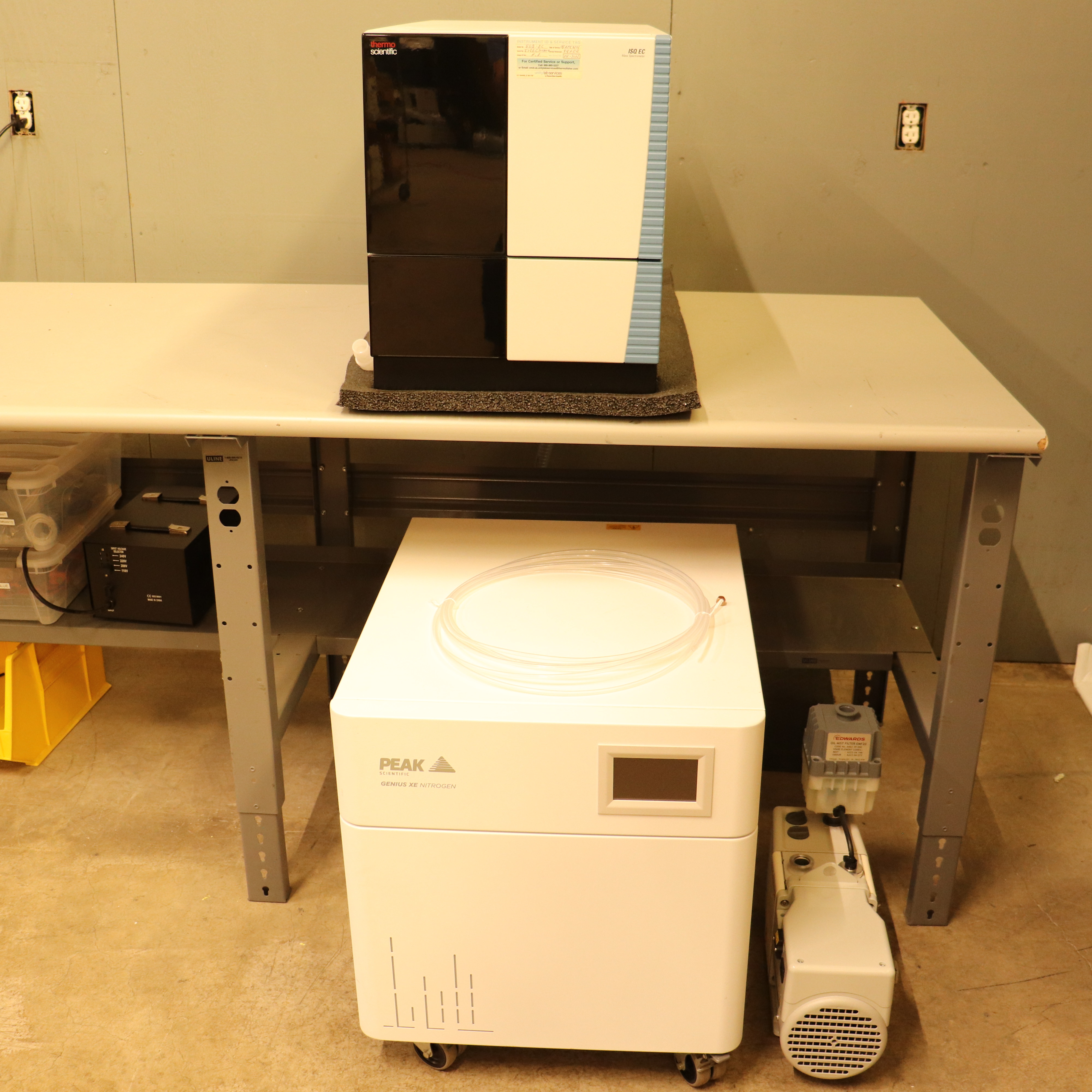 Thermo ISQ EC Single Quad Mass Spectrometer MS w/ Peak XE35 Nitrogen Generator