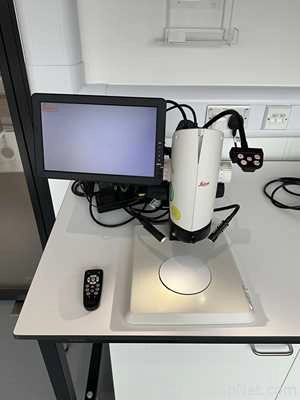 Leica DSM 1000 Digital Microscope with Remote Control