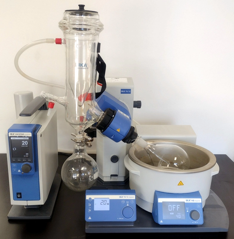 RV 10 D Rotary Evaporator with VACSTAR control Pump System