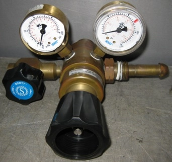 SCOTT REGULATOR, PART NO: TB2-150, LOT NO: 142182, NO: 01614886, MAX INLET PRESSURE 3000 PSIG, OUTLE