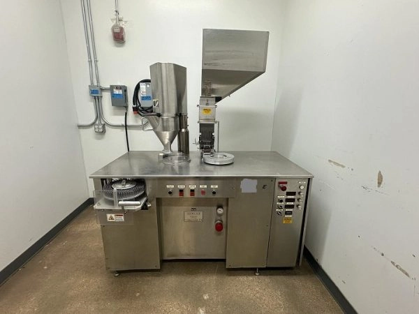 Capsugel Ultra 8 II Capsule Filling Machine