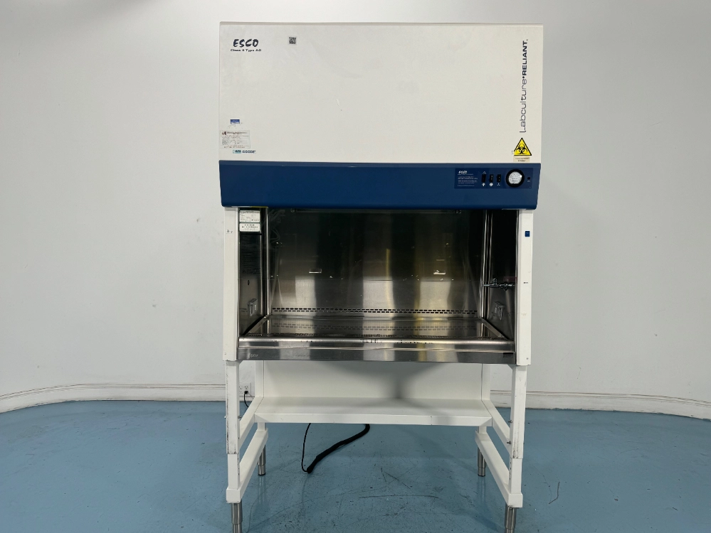 Esco LabCulture Reliant 4' Biosafety Cabinet