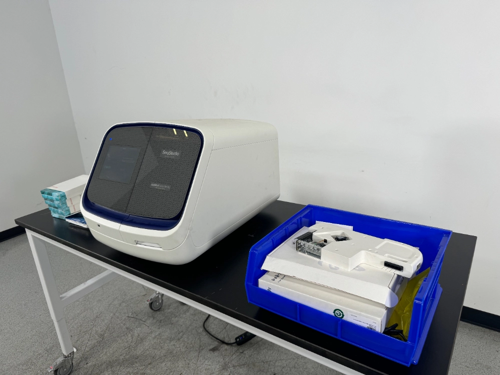 Applied Biosystems SeqStudio Genetic Analyzer | LabX.com