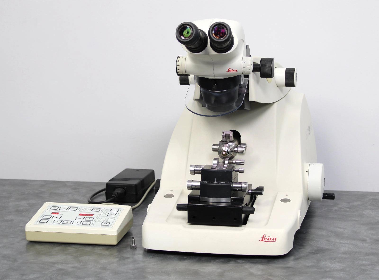 Leica EM UC6 Ultramicrotome Ultrathin Sectioning 705803 w/ Control Panel 655831