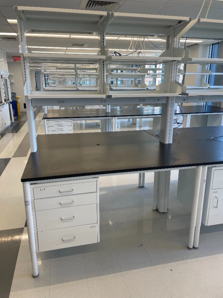 Mott 5' Optima Double-Sided Laboratory Table