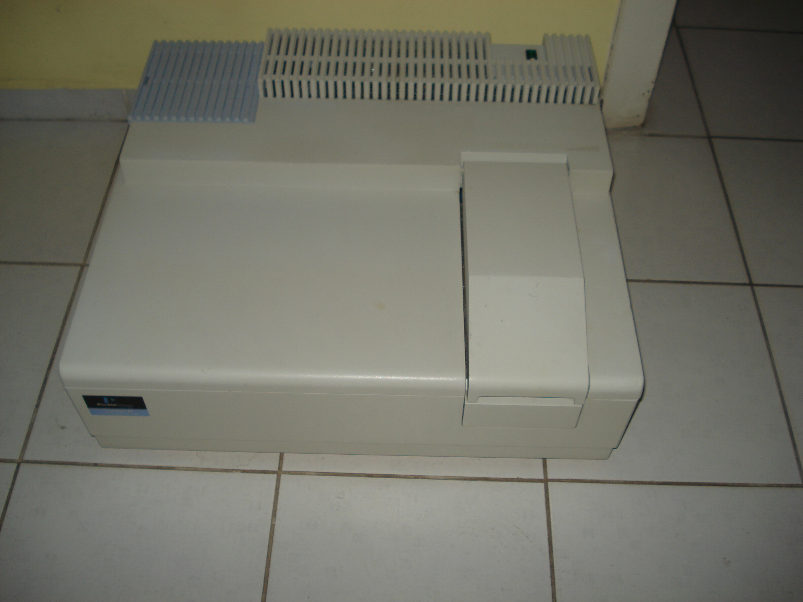 Perkin Elmer Lambda 35 UV-VIS Spectrophotometer