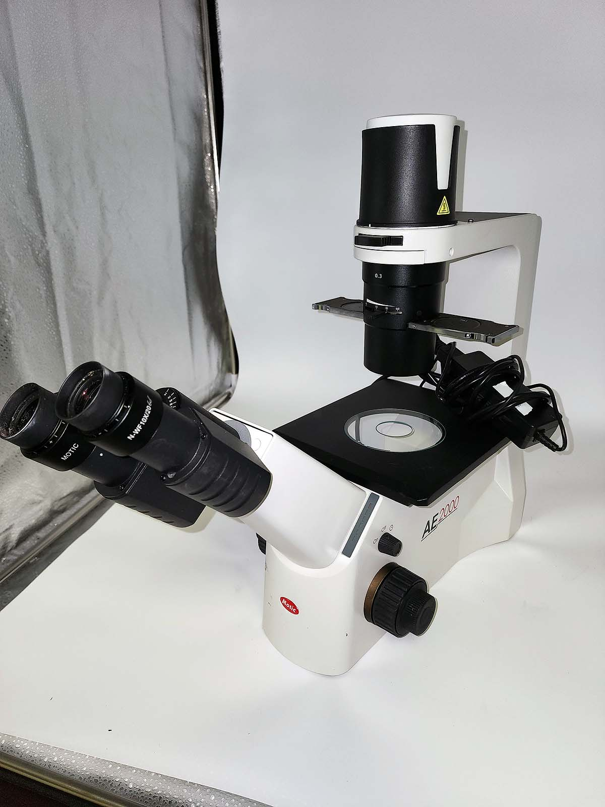 Motic AE2000 binocular inverted microscope (Pre-owned)