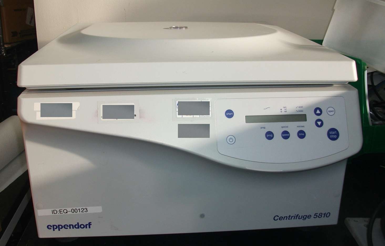 Eppendorf 5810 Centrifuge  w A-2-DWP-AT rotor