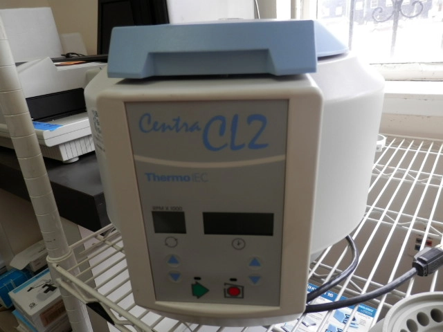 Thermo IEC Centra CL2 General-purpose benchtop centrifuge with 4-place swinging bucket rotor