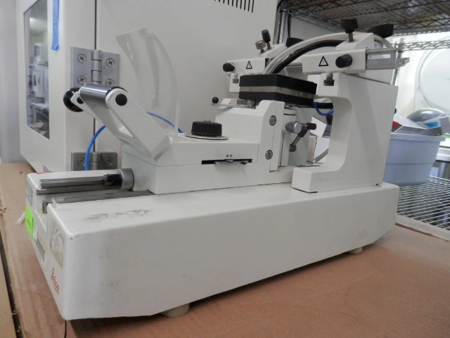 Leica SM 2400 Microtome