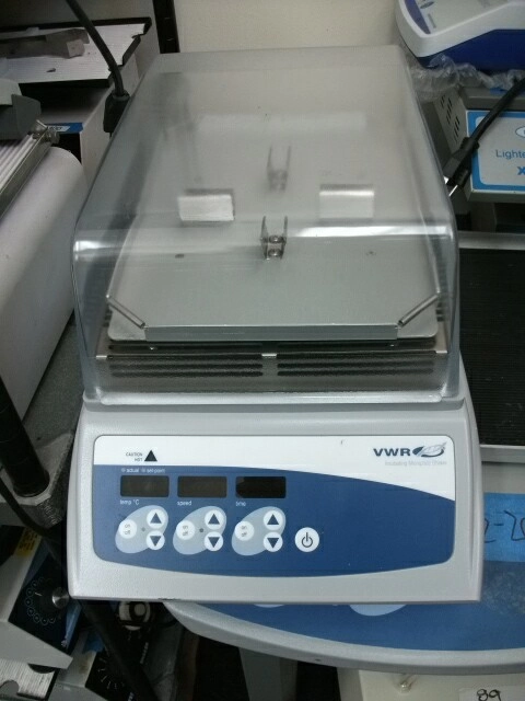 VWR Incubating Microplate Shaker