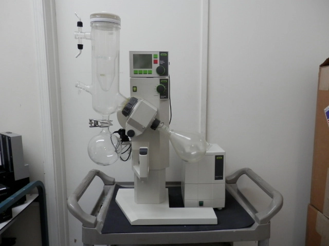 Buchi Rotary Evaporator R-210 with V-850 Vacuum Controller and V-100 Vacuum Pump