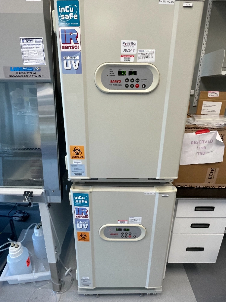 Sanyo Double Stack CO2 Incubator