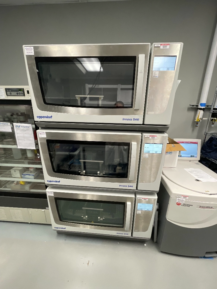 Eppendorf Innova S44i Triple Stack Incubator Shaker