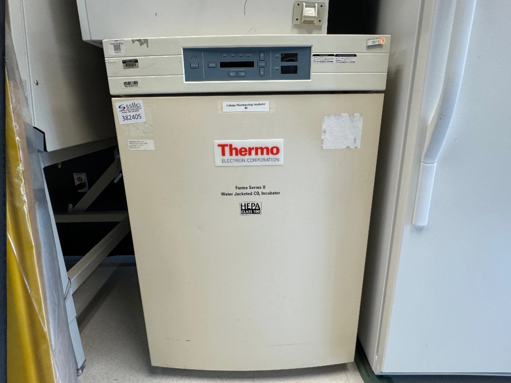 Thermo Forma Series II Water Jacketed CO2 Incubator