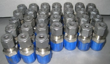  PARKER ¼" X 3/8" 316 TUBE X MNPT  