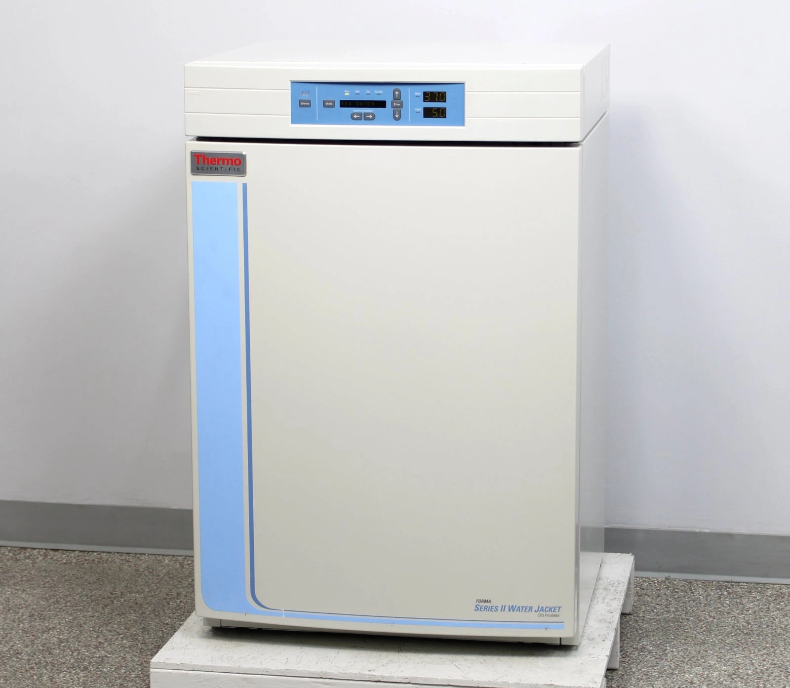 Thermo Scientific 3110 Forma Series II Water Jacketed CO2 Incubator w/ 4 Shelves