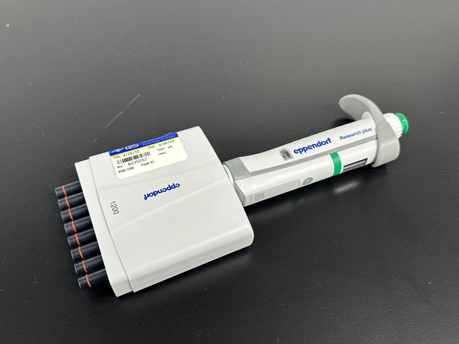 Eppendorf Research Plus manual pipette 8-channel m