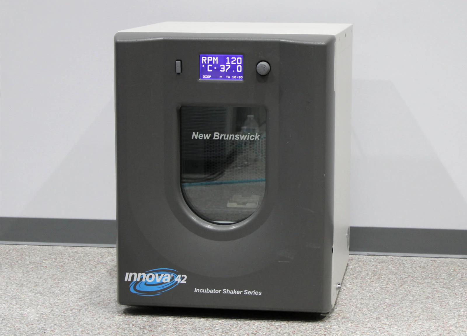 New Brunswick Innova 42R Inc/Ref Shaker Refrigerated Incubator Shaker M1335-0014