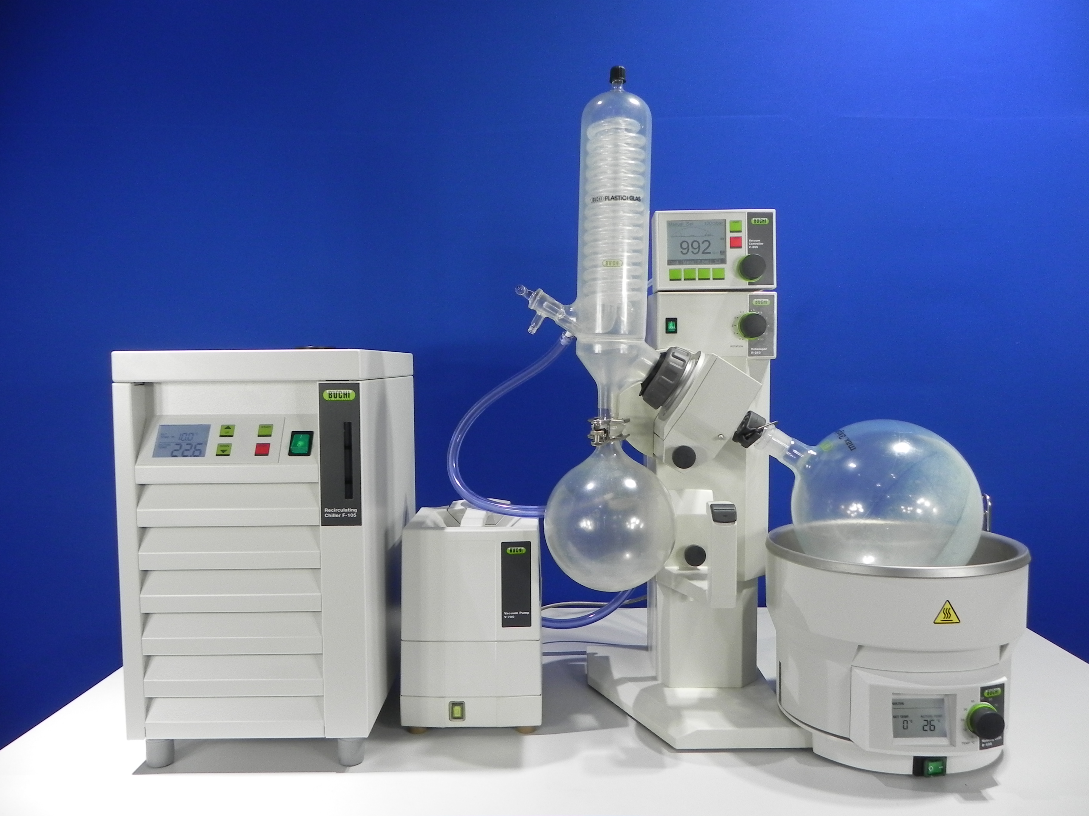 Buchi R-210 rotary evaporator integrated with Buchi V-850 vacuum controller, Buchi V-700 diaphragm vacuum pump, digital B-495 heating bath and Buchi F-105 Chiller.