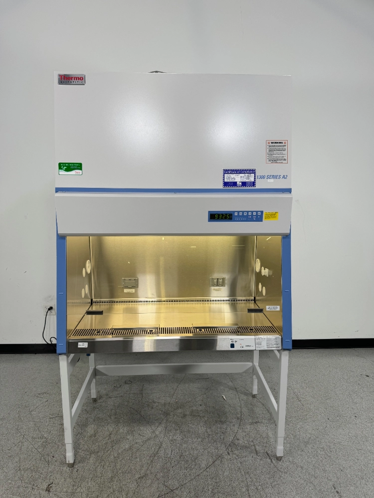 Thermo Scientific 1300 Series A2 4' BioSafety Cabinet