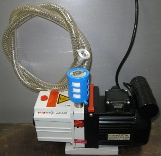 PFEIFFER DUAL STAGE ROTARY VANE VACUUM PUMP DUO 25 MODEL NO D 41 062 D 25 CFM D-35614 ASSLAR NO: 