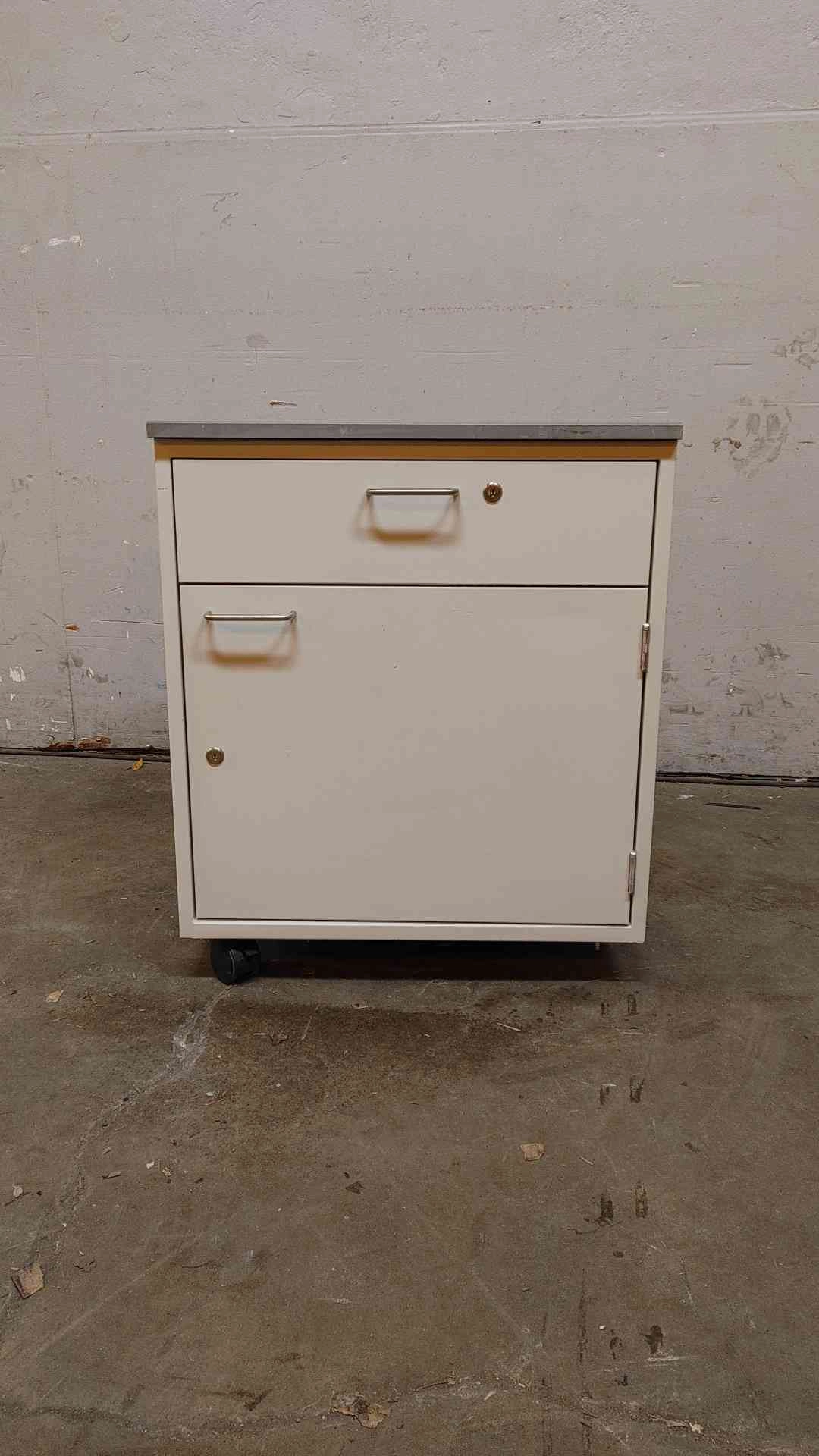 2' Damaged Rolling Jamestown Combo Cabinet(104274)