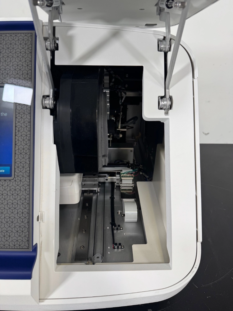 Applied Biosystems SeqStudio Genetic Analyzer | LabX.com