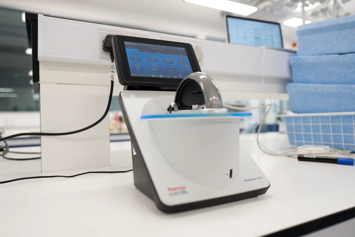 NanoDrop One Microvolume UV-Vis Spectrophotometer