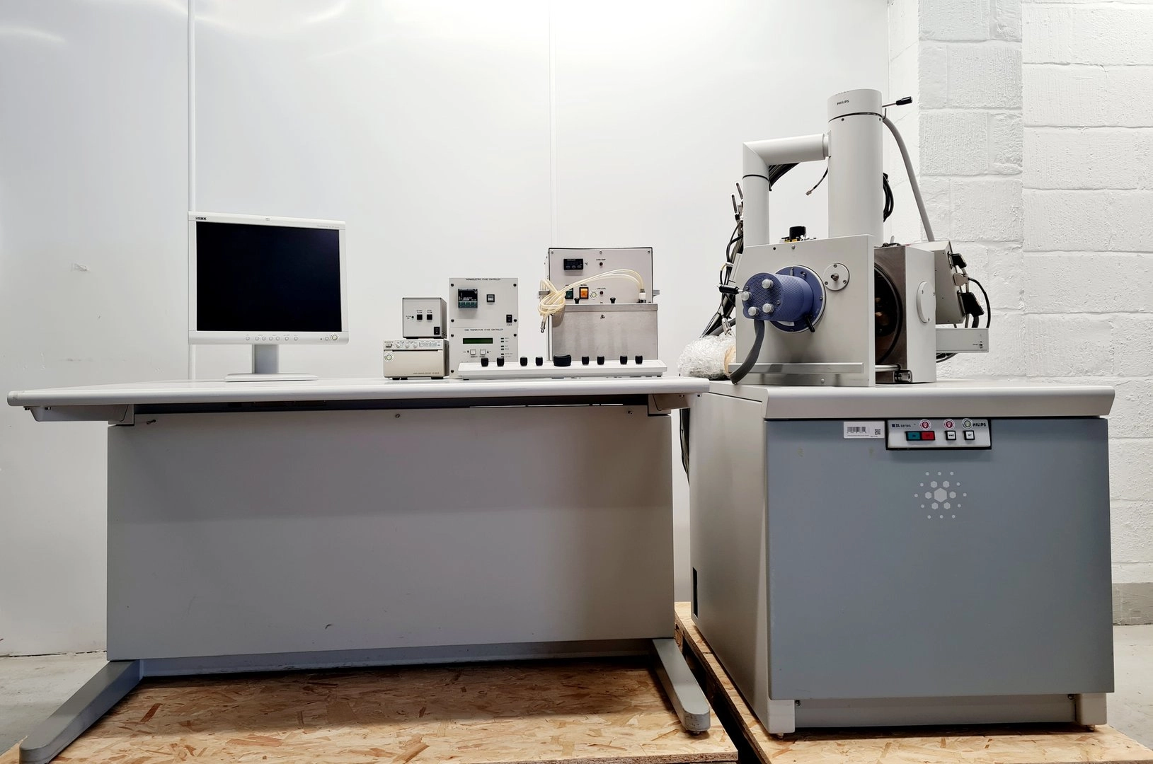 Philips XL30SEM Environmental Scanning Electron Microscope ESEM Lab