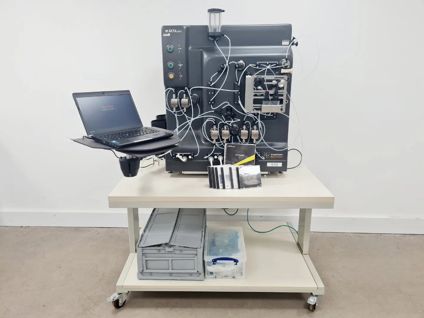 アムエト Amersham Biosciences AKTA Pilot Liquid Chromatography System Lab