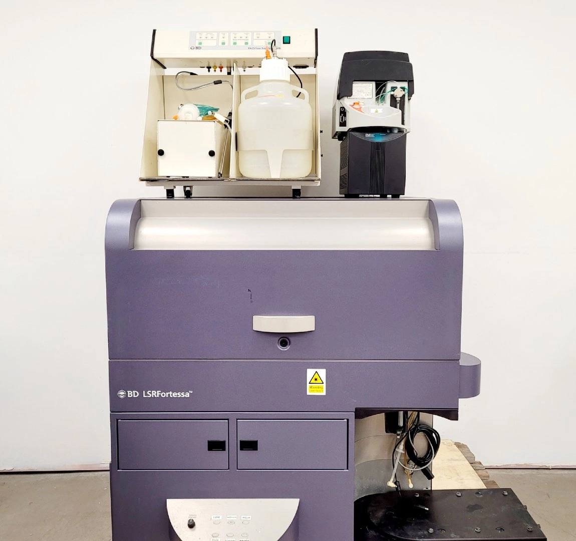 Becton Dickinson BD LSRFortessa Cell Analysis System with Accessories Lab